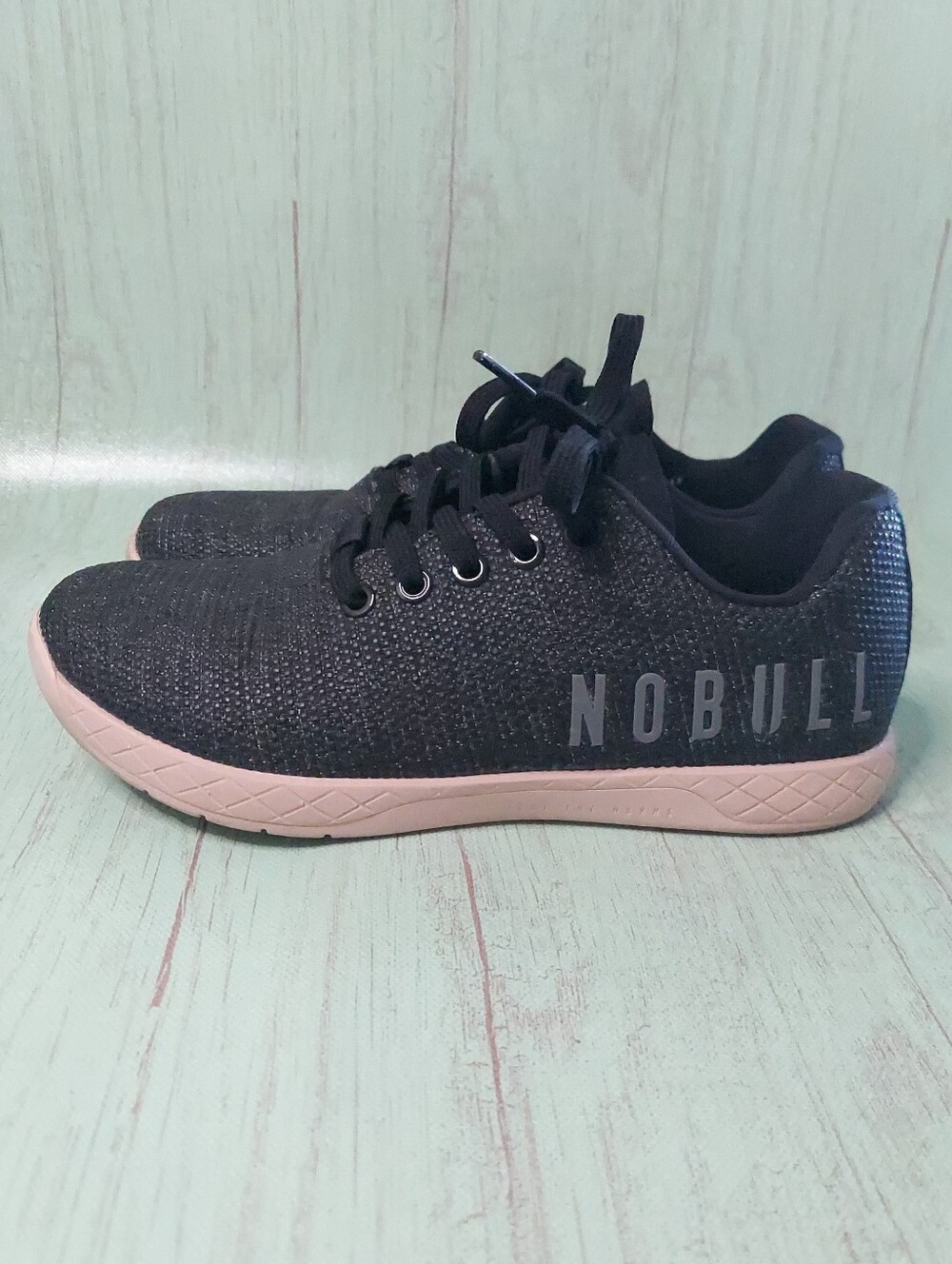 No bull sneakers W7/M5.5